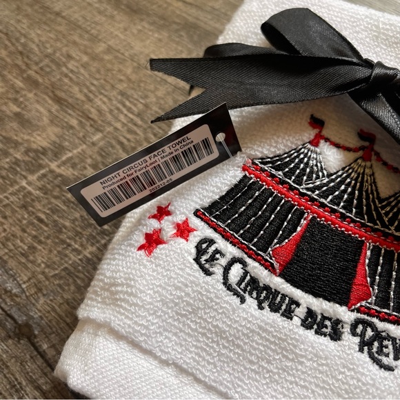 SOLD Fairyloot Night Circus Inspired Le Cirque Des Reves Face Towel - Picture 3 of 4